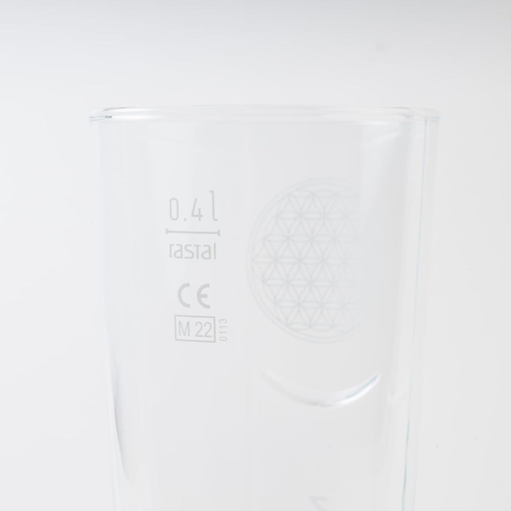 Nahaufnahme Wasserglas 0,4 L  Eichstrich