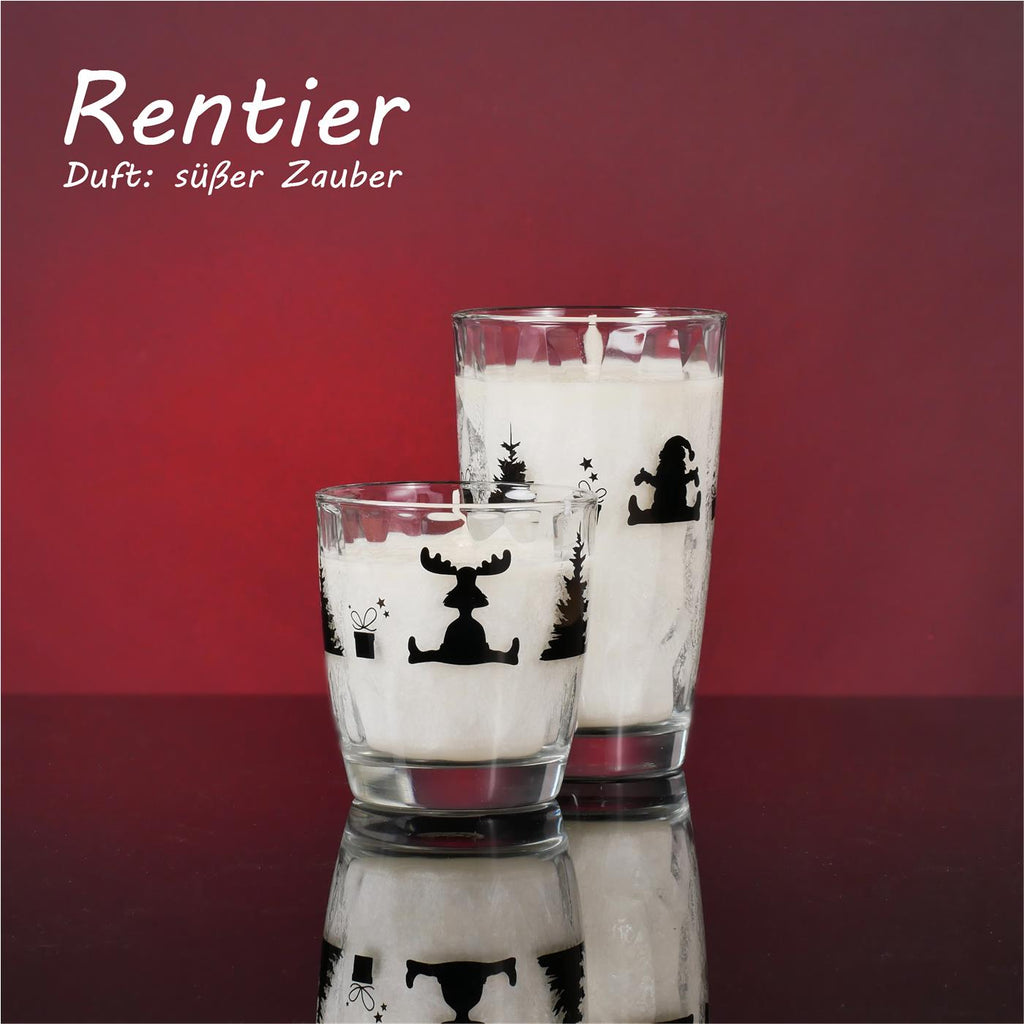 zwei weiße Kerzen  eine große und eine kleine mit schwarzen Weihnachtsornamenten auf rotem Hintergrund